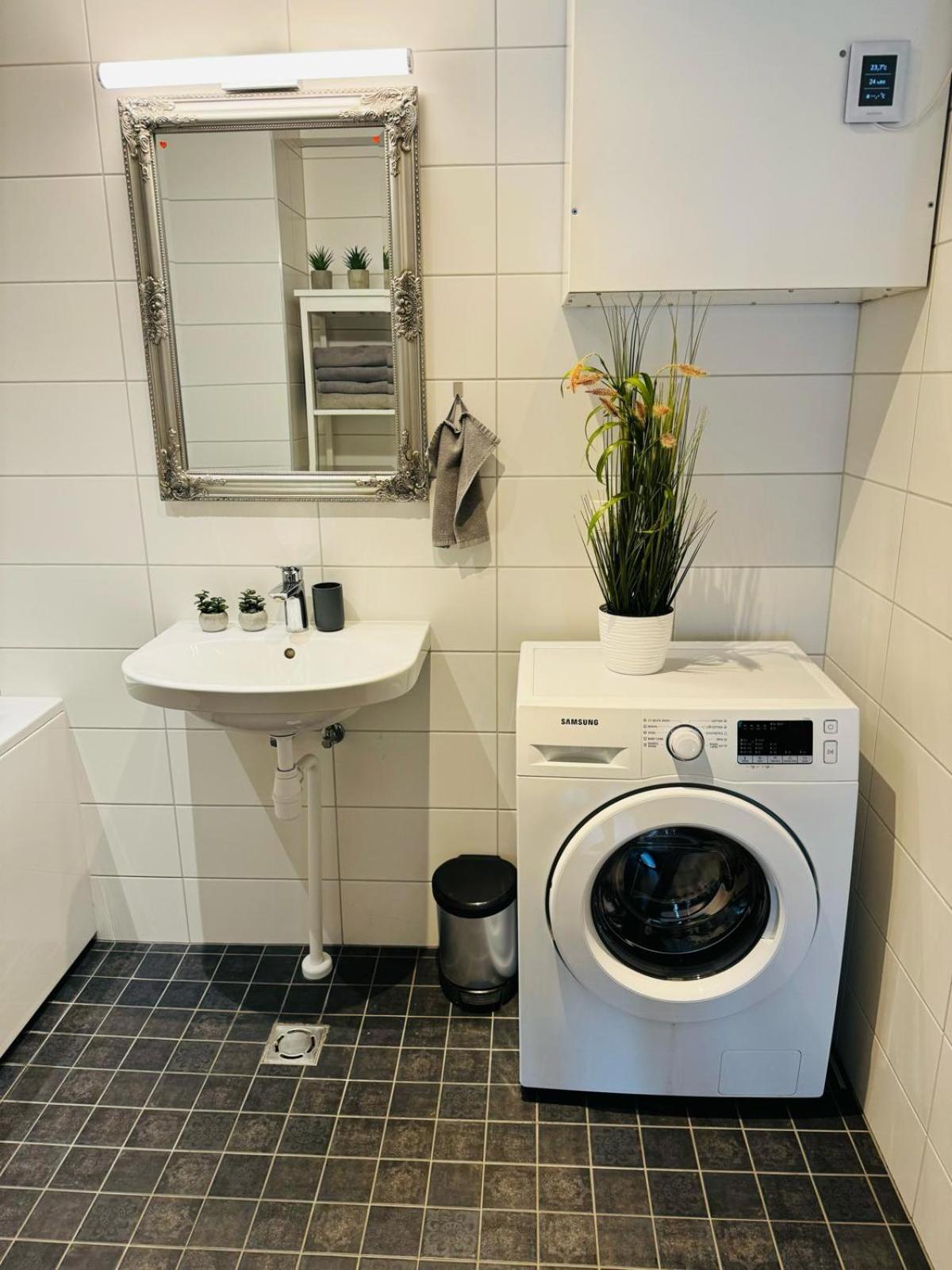 Raatuse 85 Deluxe Apartments タルトゥ エクステリア 写真